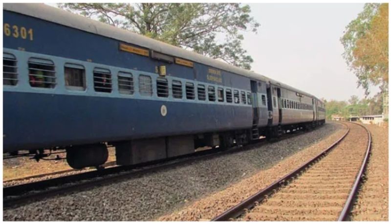 Jharkhand 2 Dead After Driver of Delhi-bound purushottam Express Train Applies Emergency Brakes ksm