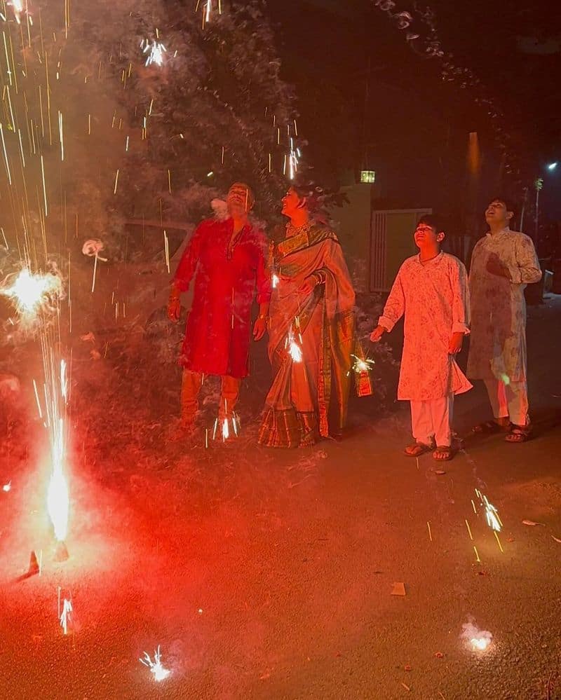 What are the restrictions on bursting firecrackers for Diwali KAK