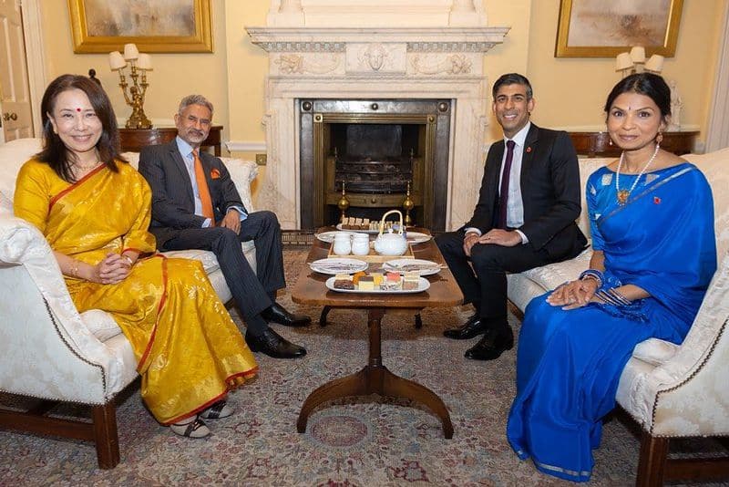 Jaishankar met UK Prime Minister Rishi Sunak's couple. Virat Kohli's autographed bat was presented as a gift..ISR