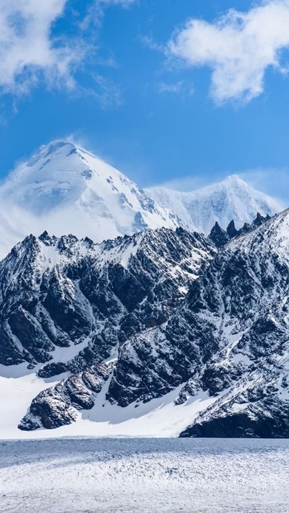 <p>सर्दियों में जन्नत का दीदार करना है,तो कश्मीर स्थित सोनमर्ग जाएं। बर्फ से जमे झरने, अमरनाथ, कोल्होई और सिबरल जैसे मनमोहक चोटियों का ये घर है।</p>

<p> </p>

<p> </p>

<p> </p>
