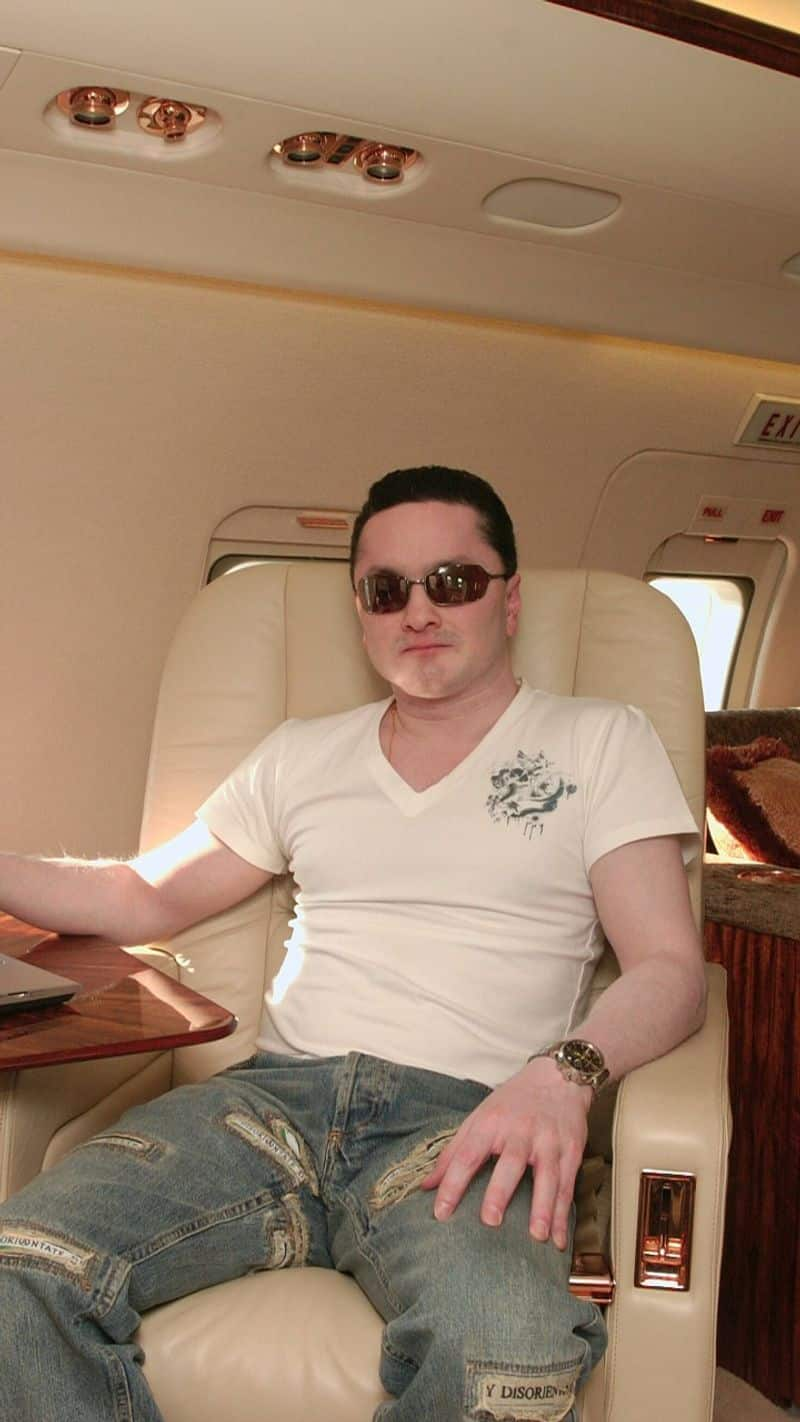 raymond owner gautam singhania took divorced with his wife nawaz modi singhania gautam singhania net worth kxa 