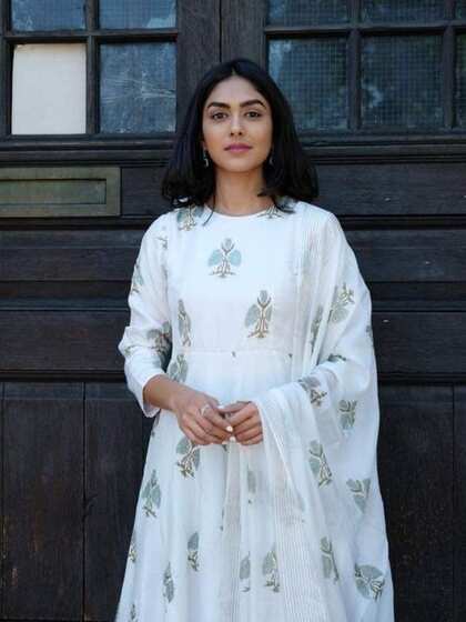 व्हाइट अनारकली