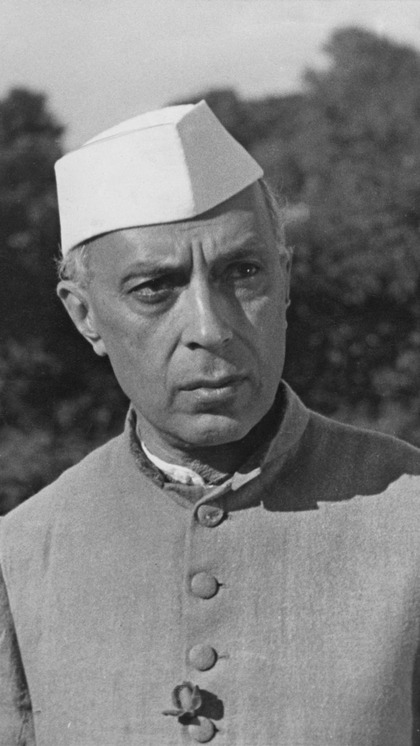 <p>नेहरू खाना खाने के बाद सिगरेट पीना पसंद करते थे,भोपाल के राजभवन में सिगरेट मौजूद नहीं थीं। आनन-फानन में अधिकारियों ने विमान से इंदौर से भोपाल सिगरेट मंगाई।</p>

