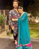 బొద్దు అందాలతో మత్తెక్కిస్తున్న శ్రీముఖి..  ఫ్యామిలీతో దివాళి పండగ.. నీకంటే డాడీనే యంగ్‌ ఉన్నాడంటూ కామెంట్