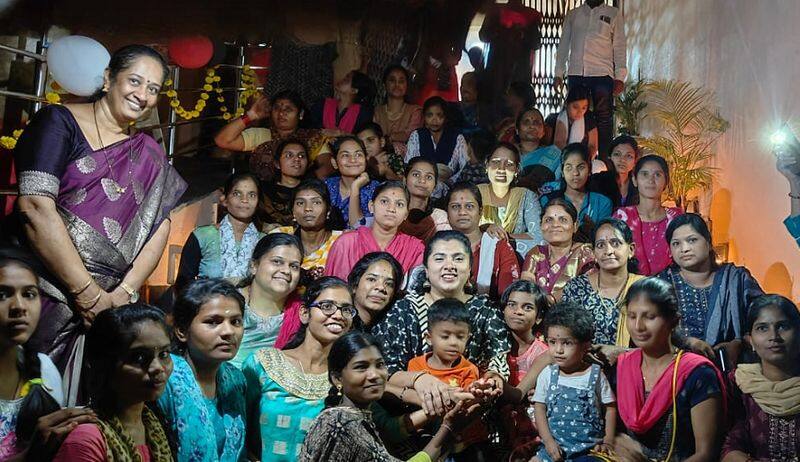 Kalaburagi DC B Fouzia Taranum celebrated Deepavali with Orphans gvd