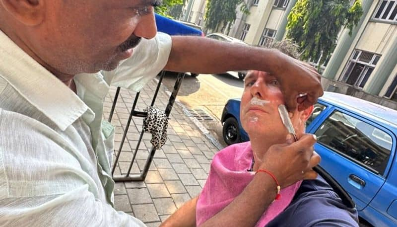 cricket Michael Vaughan, former England cricket captain, gets a haircut and shave at Mumbai's roadside barber (WATCH) osf