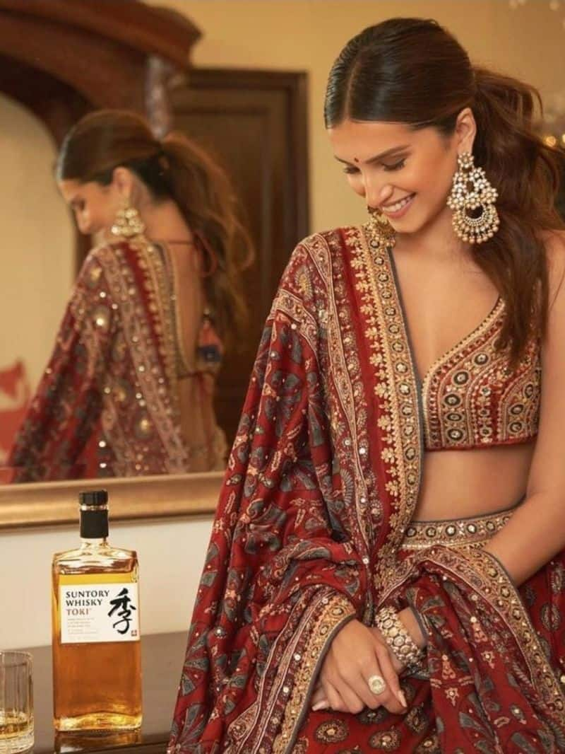 tara sutaria 10 lehenga for festival zkamn