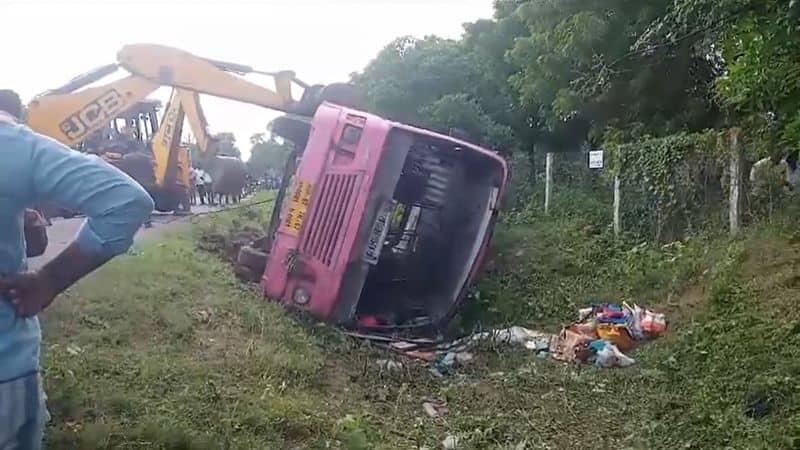 college student killed and 10 passengers highly injured while government bus collapsed in virudhunagar district vel