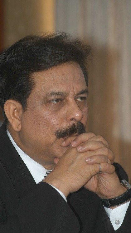 <p> सुब्रत रॉय के घर में छोटी से छोटी पार्टी आलीशान होती थी। उनका कोई फंक्शन बॉलीवुड सेलिब्रिटीज के बिना पूरा नहीं होता था। इन्ही मे से एक है उनके दोनों की बेटे की शादी। </p>
