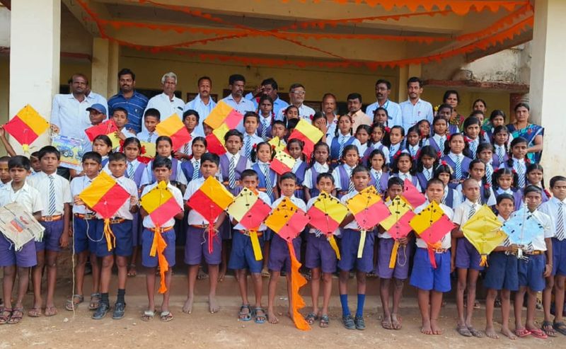 Kannada flag kite flying by Gadag government school students gvd