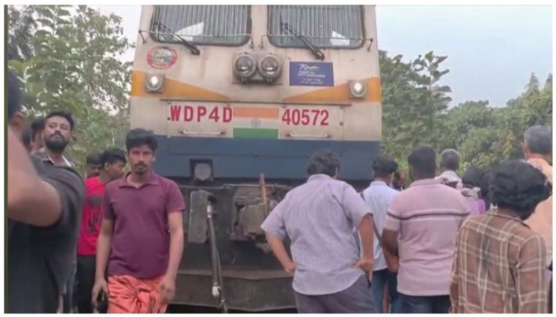 The train derailed near Vallapuzha railway station sts