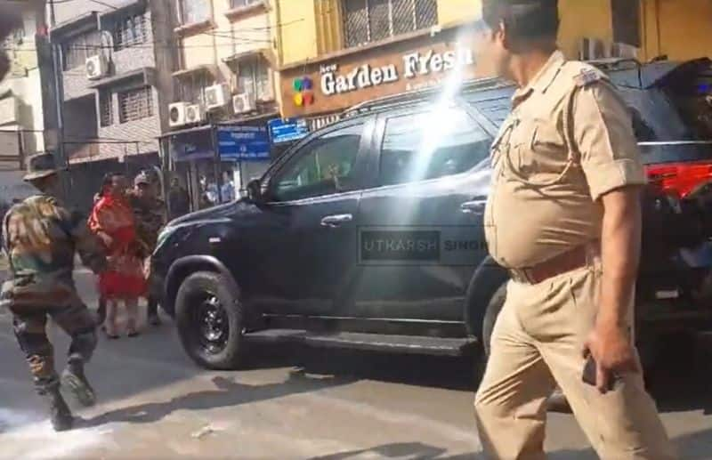 Lack of security during PM Narendra Modi's visit to Jharkhand Woman rushes in front of the convoy RMA