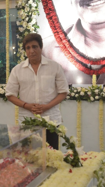 <p>सहाराश्री को श्रद्धांजलि देने यूपी कांग्रेस के पूर्व अध्यक्ष राज बब्बर भी पहुंचे। इस दौरान वह गमगीन नजर आएं। </p>
