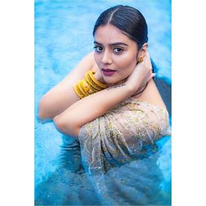 Sreemukhi: తడిసిన అందాలతో శ్రీముఖిని విస్పోటనం.. పలుచని చీరలో ఇలా చూస్తే కుర్రాళ్ల థర్మామీటర్లు బద్దలే