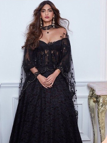 <p>(Sonam Kapoor)  सोनम ने कुछ समय पहले अपने सारे हेयर केयर सीक्रेट्स शेयर किए और बताया कि कैसे रखती हैं वे अपने बालों को हेल्दी और चमकीले।</p>
