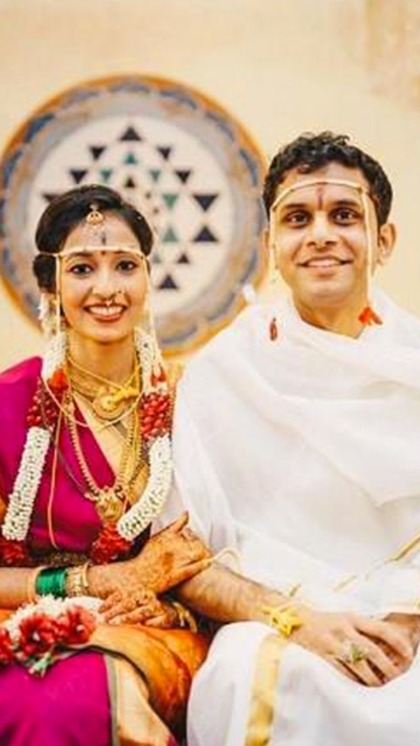 <p>2019 में रोहन मूर्ति ने रिटायर्ड नेवी ऑफिसर की बेटी अपर्णा कृष्णम से शादी की थी। शादी के चार साल बाद दोनों माता-पिता बने हैं। बेट का नाम एकाग्र रखा गया है। </p>
