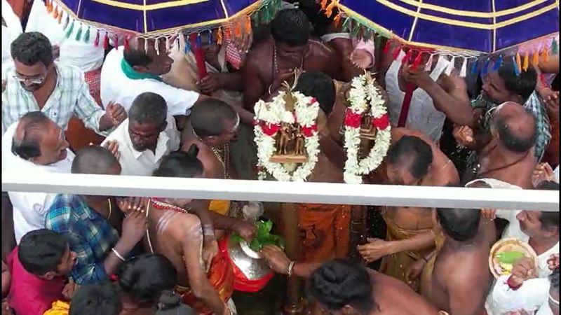 thousands of devotees took a bath at cauvery river in mayuranathar temple special prayer in mayiladuthurai vel