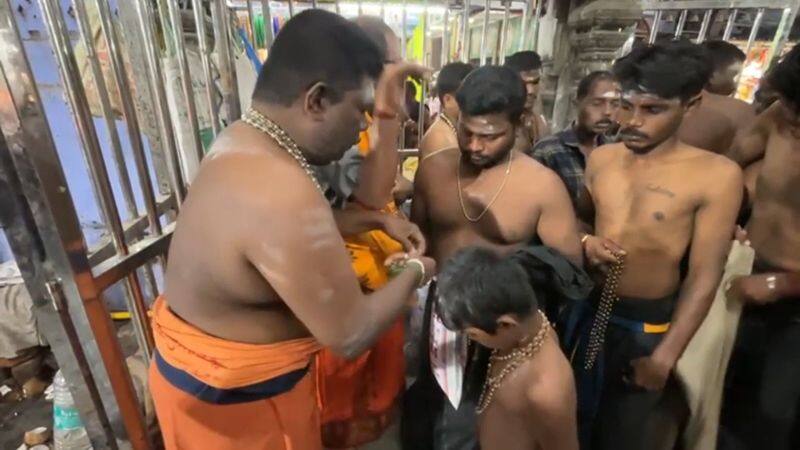 At Tiruchendur, devotees of Ayyappan started their fast by wearing garlands vel