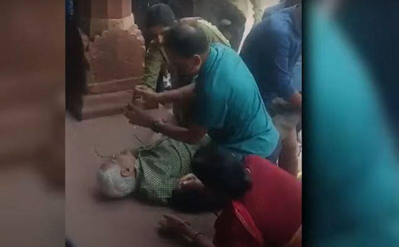 Father had heart attack while visiting Taj Mahal Son saved life by performing CPR to father Video viral akb