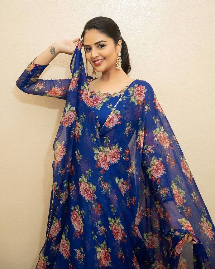photo credit - sreemukhi instagram