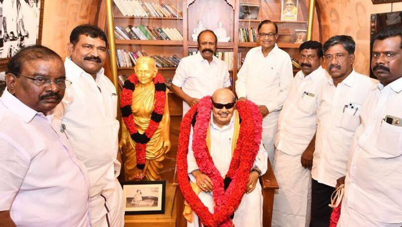 DMK members welcome Muthamil ther decorative float at Sivagangai-rag