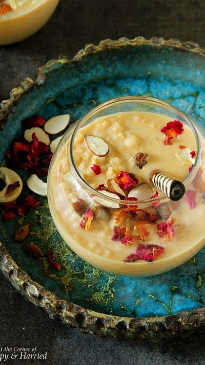 <p>3 cup rice<br />
2 cup sugarcane juice<br />
6-7 cardamom<br />
Hald cup almonds<br />
Hald cup cashews</p>
