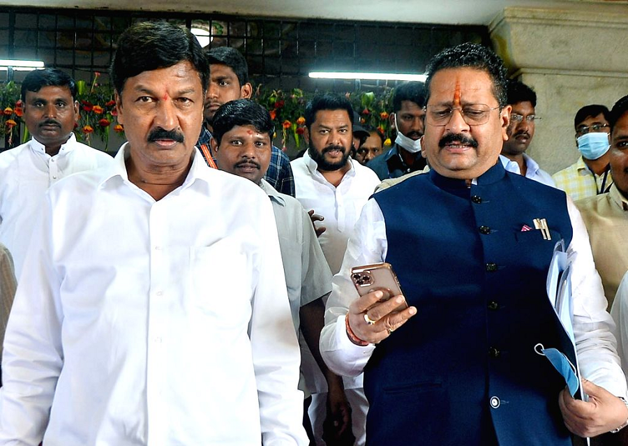 Ramesh Jarkiholi, Basanagouda Patil Yatnal