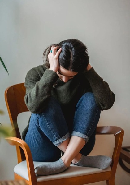 <p>एंग्जाइटी से निपटने का एक प्रभावी तरीका है 3-3-3 रूल। यह सरल तकनीक आपको अपनी सोच पर नियंत्रण पाने में मदद कर सकती है।</p>
