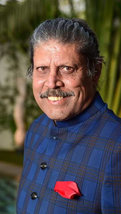 <p>कपिल देव ने एक मीडिया चैनल से बात करते हुए कहा कि उन्हें BCCI की तरफ से कोई आमांत्रण नहीं मिला है। वहीं कहा कि वह चाहते थे फाइनल में 1983 की वर्ल्डकप टीम को बुलाया जाए। </p>
