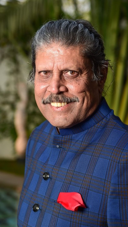 <p>कपिल देव ने एक मीडिया चैनल से बात करते हुए कहा कि उन्हें BCCI की तरफ से कोई आमांत्रण नहीं मिला है। वहीं कहा कि वह चाहते थे फाइनल में 1983 की वर्ल्डकप टीम को बुलाया जाए। </p>
