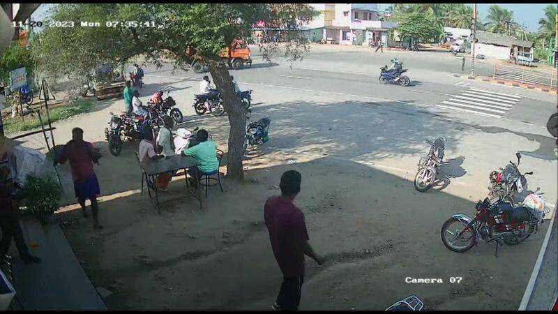 young man killed road accident in salem district video goes viral vel