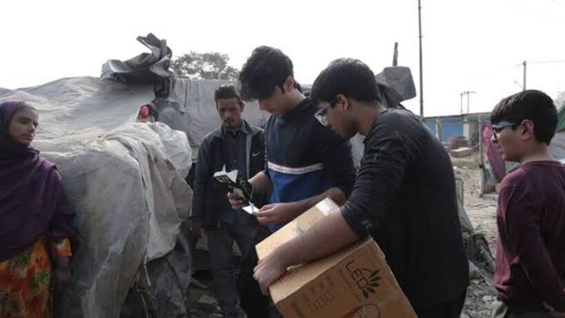 लाइट जाने के बाद भी 10 घंटे जलता है बल्ब  12वीं के छात्र का कारनामा देख लोग हुए हैरान