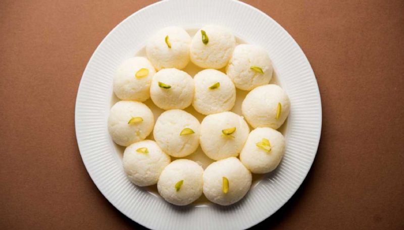 brawl for rasgulla at uttar pradesh agra wedding 6 end up in hospital ash