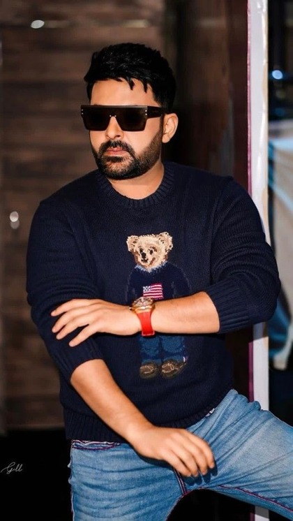 <p>कपिल शर्मा टीवी इंडस्ट्री के अमीर लोगों में शुमार हैं। मीडिया रिपोर्ट्स के मानें तो वह एक शो का 30-34 लाख रुपए लेते हैं। जो कई बॉलीवुड सेलेब्स की कमाई से ज्यादा है।</p>
