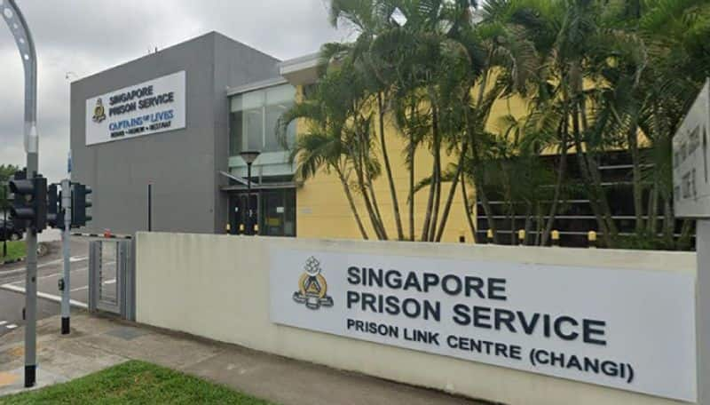 Singapore Prison Indian Origin Jail Warden got bribe from prisoner 