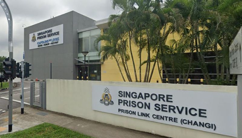 Singapore Prison Indian Origin Jail Warden got bribe from prisoner 