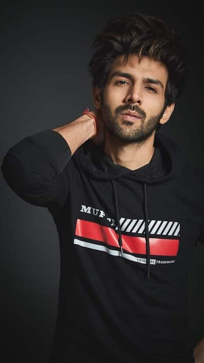 <p>बॉलीवड के राइजिंग स्टार कार्तिक आर्यन 22 नवबंर को 33 साल के हो गए हैं। उन्होंने अपने दम पर बी टाउन में वो मुकाम हासिल किया जिसे पाने के लिए लोग आज भी स्ट्रगल कर रहे हैं। </p>
