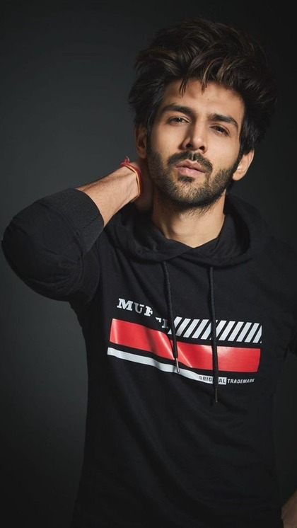 <p>बॉलीवड के राइजिंग स्टार कार्तिक आर्यन 22 नवबंर को 33 साल के हो गए हैं। उन्होंने अपने दम पर बी टाउन में वो मुकाम हासिल किया जिसे पाने के लिए लोग आज भी स्ट्रगल कर रहे हैं। </p>
