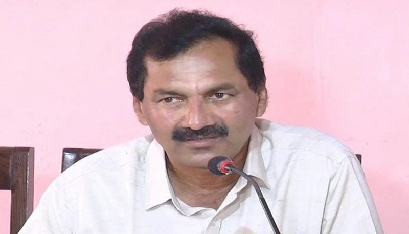 KPCC spoke person m lakshman outraged against snehamayi krishna at mysuru rav