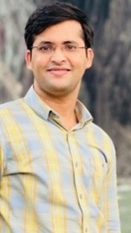 <p>लेकिन इन कठिन परिस्थितियों ने अंसार को हार मानने के बजाय और मेहनत करने के लिए प्रेरित किया। उनकी दो बहनों की शादी बहुत कम उम्र (14 और 15 साल) में कर दी गई थी।</p>

