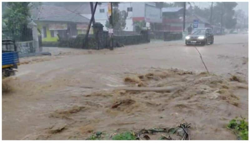 heavy rain in chennai chennai egmore road blocked for flood vel