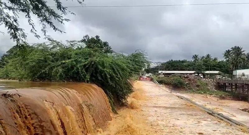 Heavy rain in Coimbatore: flood in Kanuvai Pannimadai road; transport affected