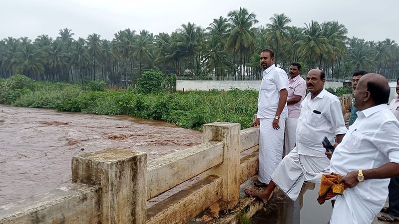 overflow of water mla sp velumani inspect noyyal river at coimbatore vel