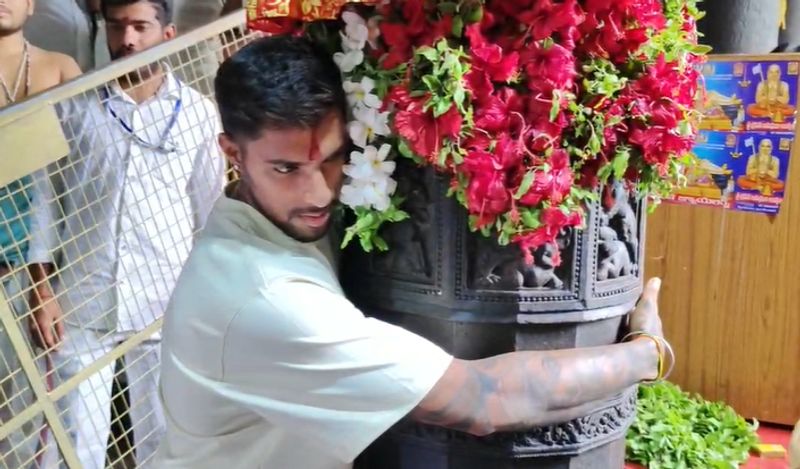 INDIA VS AUSTRALIA 1st T20 in Visakhapatnam : Team  India cricketers visits Simhachalam Temple AKP  