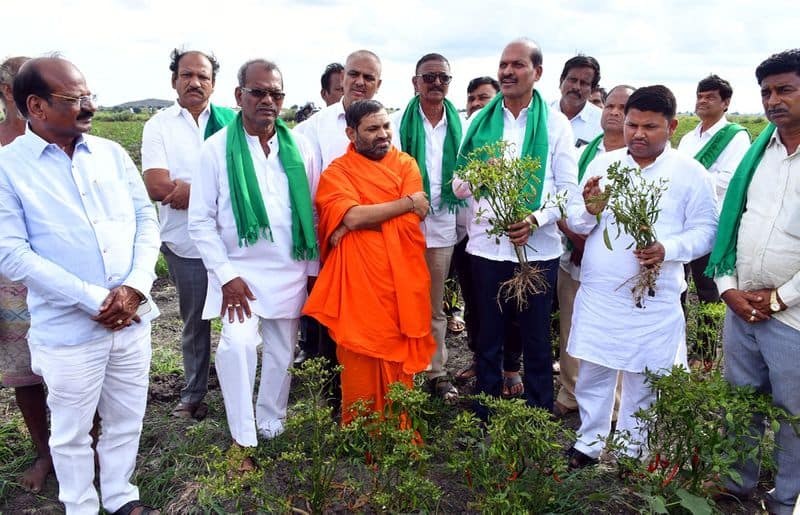 JDS studied drought with Swamiji at Ballari gvd