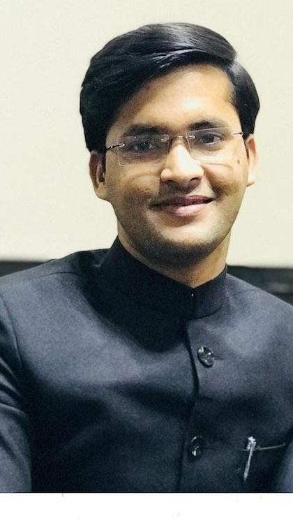 आखिर कैसे एक ऑटो चालक का बेटा बन गया IAS ऑफिसर?