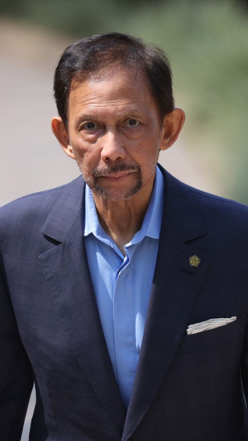 brunei sultan hassanal bolkiah car collection and net worth more than elon musk kxa 