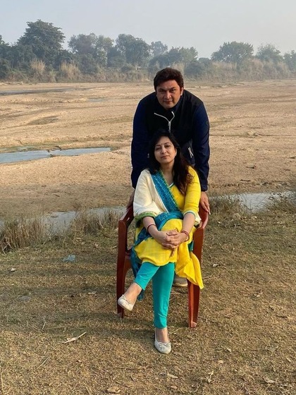 <p>राजेश कुमार ने 5 साल तक खेती की। 20 एकड़ जमीन पर 15,000 पेड़ लगाएं। बाढ़ में सब बह गए।</p>
