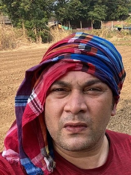 <p>टेलीविजन सीरियल साराभाई वर्सेस साराभाई में रोसेश साराभाई की भूमिका निभाने वाले राजेश कुमार किसान भी हैं। </p>

