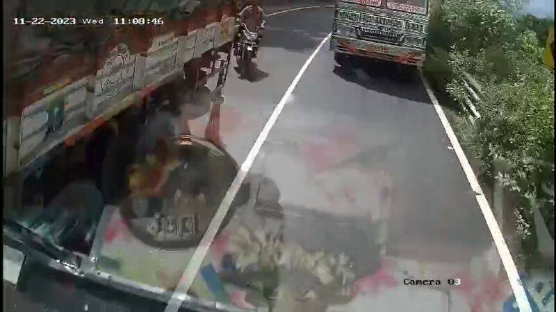 private bus hits lorry and bike in erode district video goes viral vel